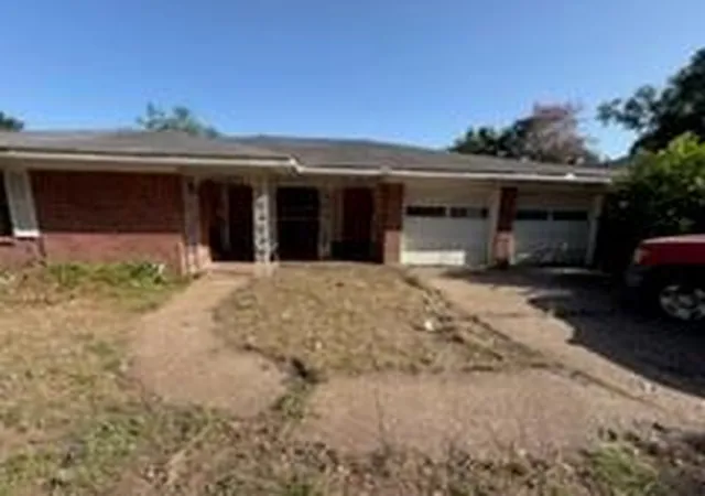 Photo 1 of Sale Pending at 905 Cowan Ave, Conroe, TX 77301 | MLS# 96923999 | Listing updated on 2026-09-09