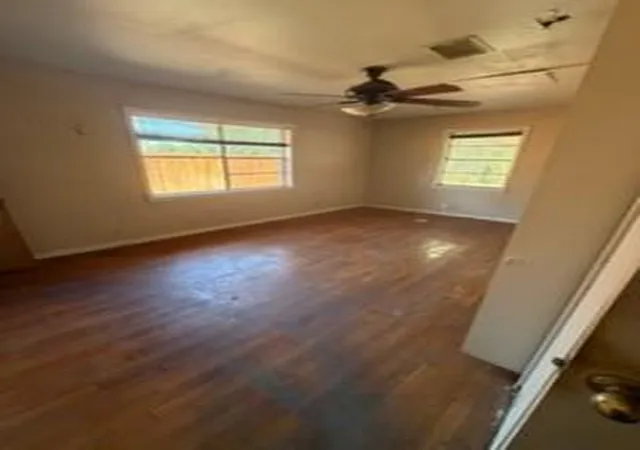 Photo 3 of Sale Pending at 905 Cowan Ave, Conroe, TX 77301 | MLS# 96923999 | Listing updated on 2026-09-09