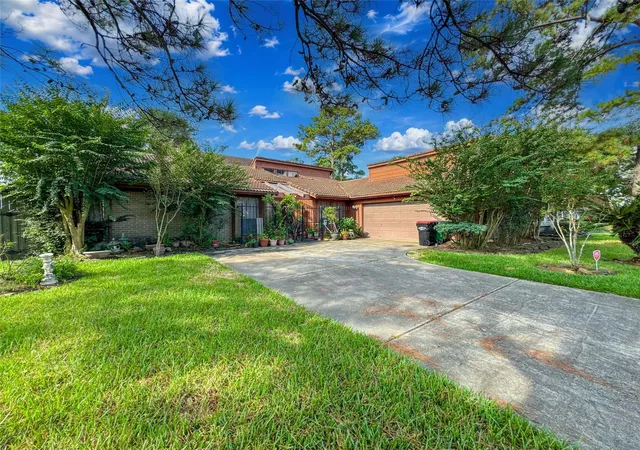 Photo 2 of Single family home for sale at 4619 Ironwood Dr, Baytown, TX 77521 | MLS# 25146273 | Listing updated on 2026-10-06