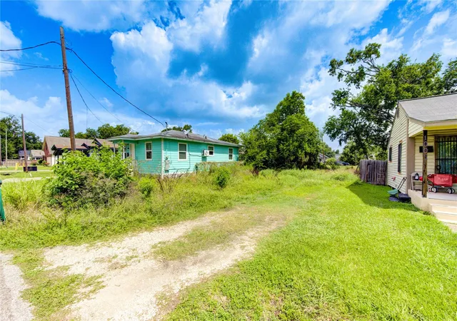 Photo 2 of Land for sale at 1003 E 39th Street, Houston, TX 77022 | MLS# 48374142 | Listing updated on 2026-09-14