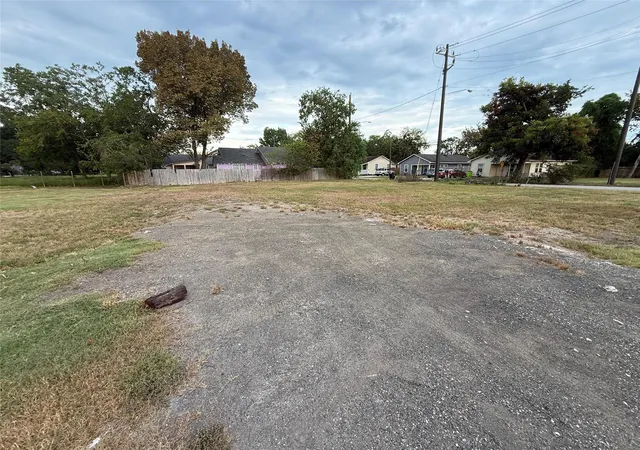Photo 2 of Land for sale at 400 N 10th St, Richmond, TX 77469 | MLS# 13078852 | Listing updated on 2026-09-03