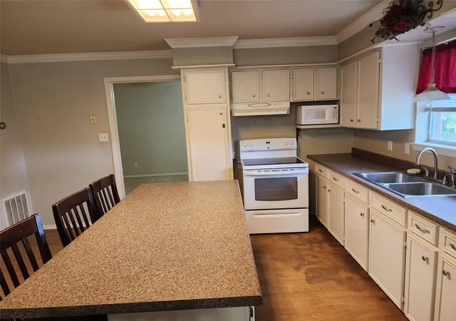 Photo 3 of Single family home for sale at 407 Ave C, Markham, TX 77456 | MLS# 6824889 | Listing updated on 2026-09-07