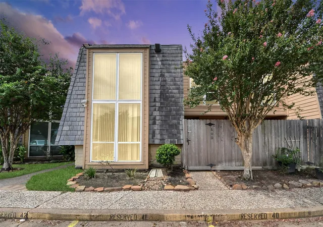 Listing Photo 1 - Condo for sale in building located at 16120 Stuebner Airline Rd, Spring, TX 77379 - Unit #505