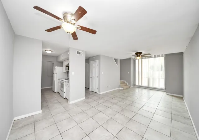 Listing Photo 4 - Condo for sale in building located at 16120 Stuebner Airline Rd, Spring, TX 77379 - Unit #505