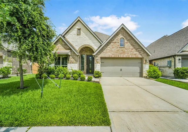 Photo 3 of Sale Pending at 28160 Knight Peak Dr, Spring, TX 77386 | MLS# 32559730 | Listing updated on 2026-09-18