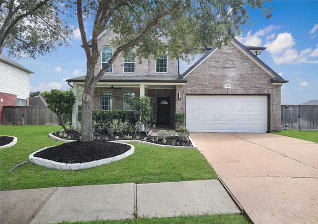 Photo 4 of Sale Pending at 1802 Rockwall Ct, Sugar Land, TX 77479 | MLS# 14925973 | Listing updated on 2026-10-04