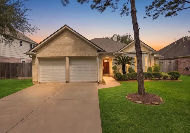 Photo 2 of Sale Pending at 13827 Placid Brk Ct, Houston, TX 77059 | MLS# 36139654 | Listing updated on 2026-09-28