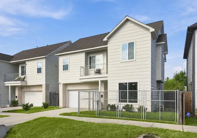 Photo 2 of Single family home for sale at 1907 Wipprecht St, Houston, TX 77020 | MLS# 73417389 | Listing updated on 2026-09-24