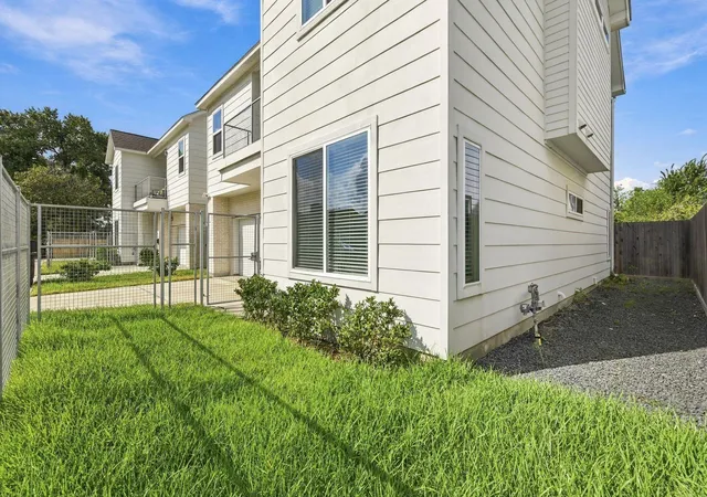 Photo 3 of Single family home for sale at 1907 Wipprecht St, Houston, TX 77020 | MLS# 73417389 | Listing updated on 2026-09-24