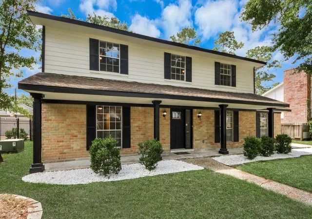 Photo 2 of Single family home for sale at 5731 Lodge Crk Dr, Houston, TX 77066 | MLS# 58687472 | Listing updated on 2026-09-18