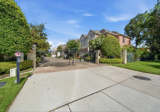 Photo 3 of Single family home for sale at 1308 Whispering Pines Dr, Houston, TX 77055 | MLS# 14875599 | Listing updated on 2026-09-09