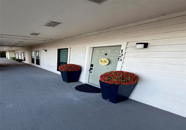Listing Photo 3 - Condo for sale in building located at 18809 Egret Bay Blvd, Webster, TX 77058 - Unit #125