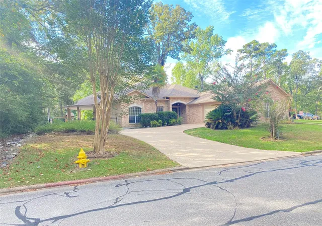 Photo 2 of Single family home for sale at 22416 Pebble Beach Way, Huntsville, TX 77320 | MLS# 784450 | Listing updated on 2026-09-15