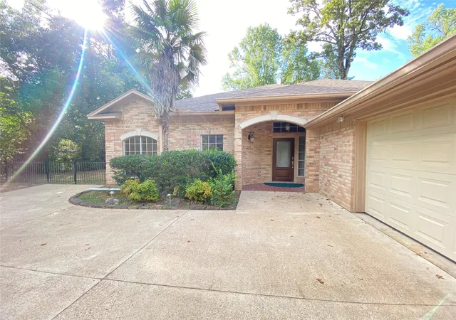 Photo 3 of Single family home for sale at 22416 Pebble Beach Way, Huntsville, TX 77320 | MLS# 784450 | Listing updated on 2026-09-20