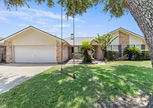 Photo 2 of Single family home for sale at 7035 Shanahan Dr, Beaumont, TX 77706 | MLS# 60039095 | Listing updated on 2026-09-24