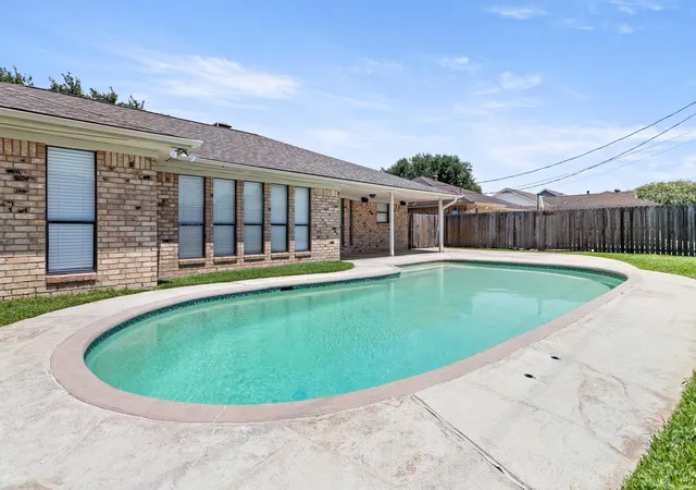 Photo 3 of Single family home for sale at 7035 Shanahan Dr, Beaumont, TX 77706 | MLS# 60039095 | Listing updated on 2026-09-24