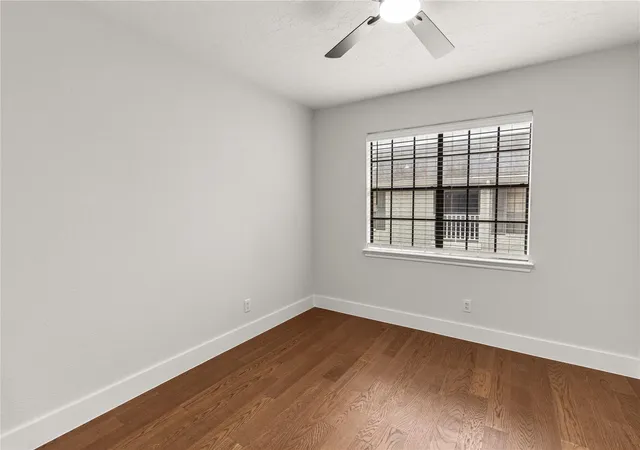 Photo 4 of Townhouse for sale at 1911 Bering Dr, Houston, TX 77057 | MLS# 92983382 | Listing updated on 2026-09-23