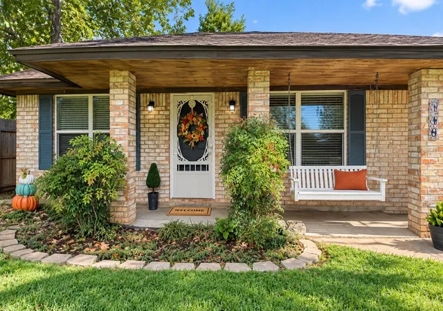 Photo 2 of Single family home for sale at 118 W Mahan St, Richwood, TX 77531 | MLS# 8468046 | Listing updated on 2026-09-27