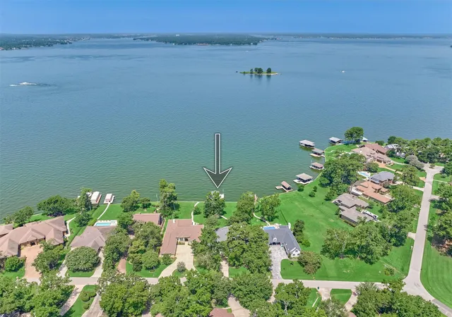 Photo 3 of Sale Pending at 9485 Escondido Dr, Willis, TX 77318 | MLS# 62148000 | Listing updated on 2026-09-21