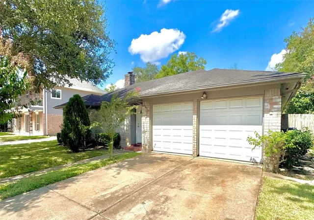 Photo 2 of Single family home for sale at 6930 Addicks Clodine Rd, Houston, TX 77083 | MLS# 59169163 | Listing updated on 2026-09-12