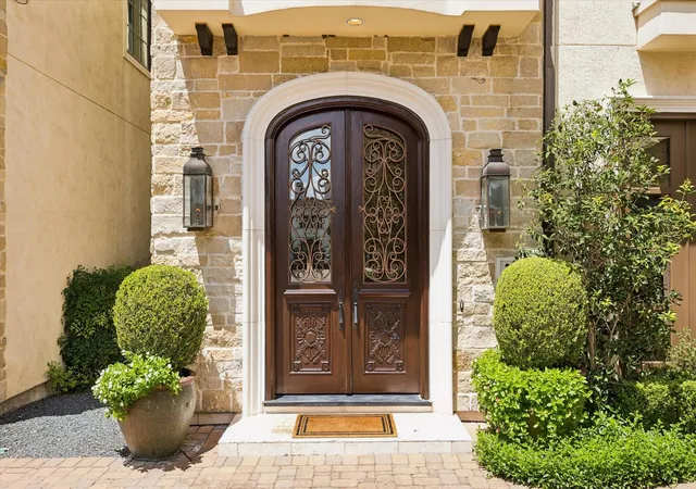 Photo 3 of Single family home for sale at 5146 Longmont Dr #2, Houston, TX 77056 | MLS# 4070990 | Listing updated on 2026-09-12
