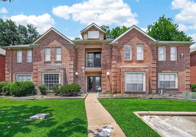Photo 2 of Condo for sale at 12400 Overbrook Ln #41b, Houston, TX 77077 | MLS# 19235198 | Listing updated on 2026-09-17