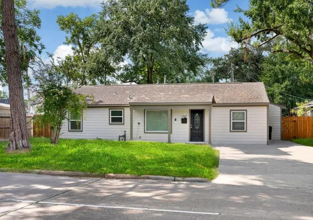 Photo 1 of Single family home for sale at 1707 W 43rd Street, Houston, TX 77018 | MLS# 57381197 | Listing updated on 2026-09-19