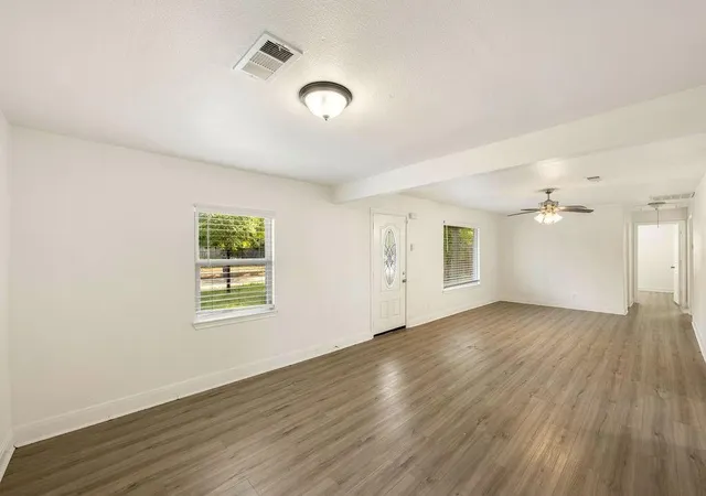 Photo 3 of Single family home for sale at 1707 W 43rd Street, Houston, TX 77018 | MLS# 57381197 | Listing updated on 2026-09-19