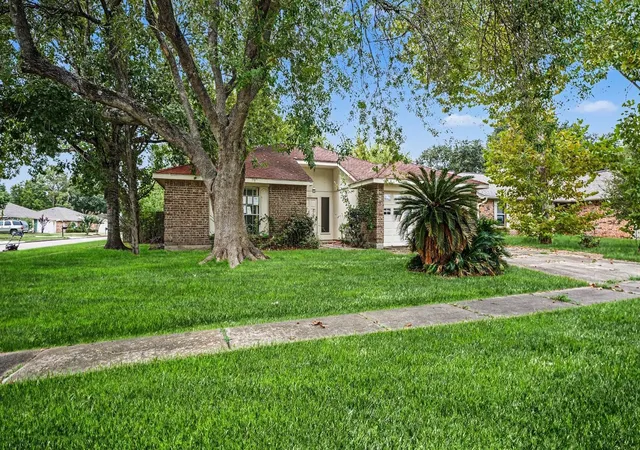 Photo 2 of Single family home for sale at 131 Meadow Bnd St, League City, TX 77573 | MLS# 72170228 | Listing updated on 2026-09-15