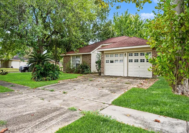 Photo 3 of Single family home for sale at 131 Meadow Bnd St, League City, TX 77573 | MLS# 72170228 | Listing updated on 2026-09-15
