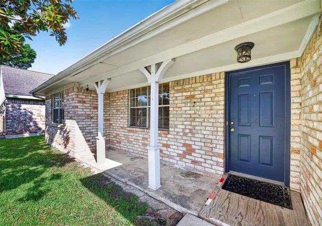 Photo 3 of Sale Pending at 5222 Creekview Dr, La Porte, TX 77571 | MLS# 82808521 | Listing updated on 2026-10-04