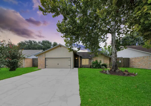 Photo 1 of Single family home for sale at 16011 Sierra Grande Dr, Houston, TX 77083 | MLS# 68610488 | Listing updated on 2026-09-19