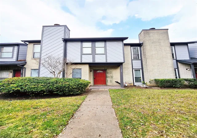 Townhouse for sale at 12400 Brookglade Cir #44, Houston, TX 77099 | MLS# 81448036