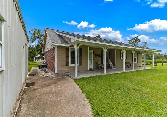 Photo 3 of Single family home for sale at 20615 County Rd 461, Brazoria, TX 77422 | MLS# 25185033 | Listing updated on 2026-09-22