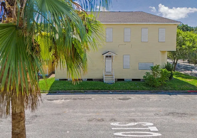 Photo 1 of Multi family home for sale at 1425 Ave K, Galveston, TX 77550 | MLS# 64303988 | Listing updated on 2026-09-15