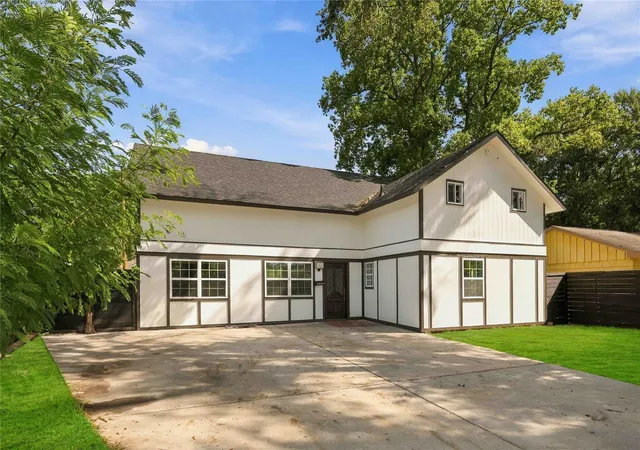 Photo 2 of Single family home for sale at 5214 Heatherbloom Dr, Houston, TX 77045 | MLS# 26914063 | Listing updated on 2026-09-18