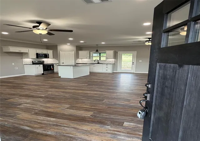 Photo 4 of Single family home for sale at 19837 State Hwy 155, Frankston, TX 75763 | MLS# 34980809 | Listing updated on 2026-09-03
