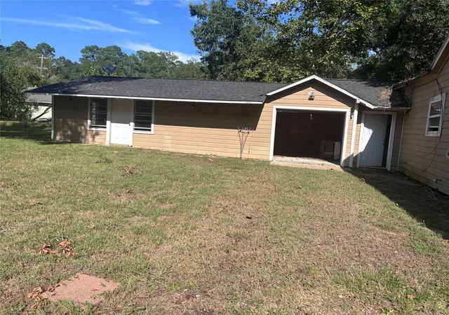 Photo 3 of Single family home for sale at 136 N East Ave, Livingston, TX 77351 | MLS# 9557405 | Listing updated on 2026-09-11