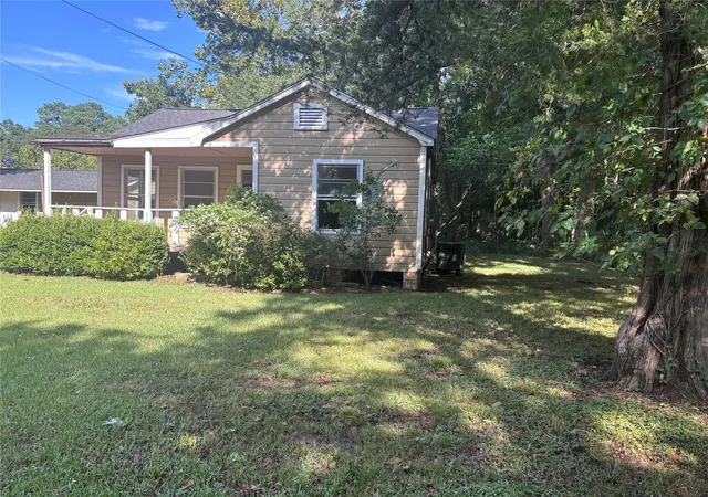 Photo 3 of Single family home for sale at 136 N East Ave, Livingston, TX 77351 | MLS# 9557405 | Listing updated on 2026-09-11