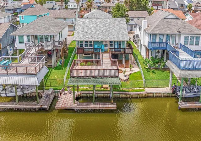 Photo 3 of Single family home for sale at 19 N Sandpiper St, La Marque, TX 77568 | MLS# 58833004 | Listing updated on 2026-09-12