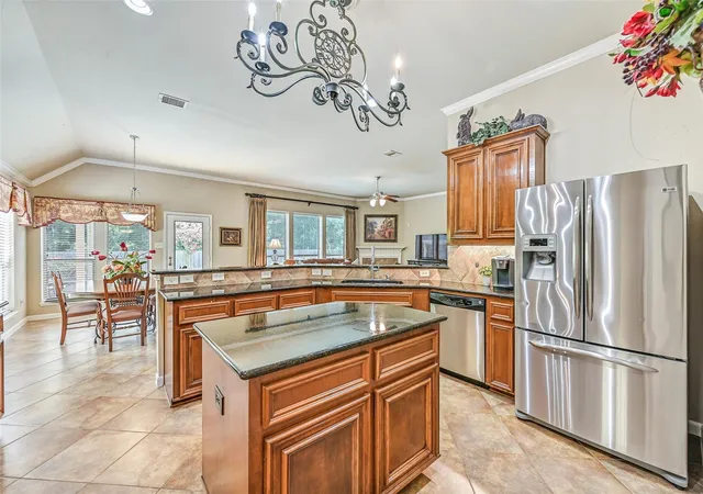 Photo 3 of Sale Pending at 2427 Pioneer Oaks Dr, Fresno, TX 77545 | MLS# 2758404 | Listing updated on 2026-10-10