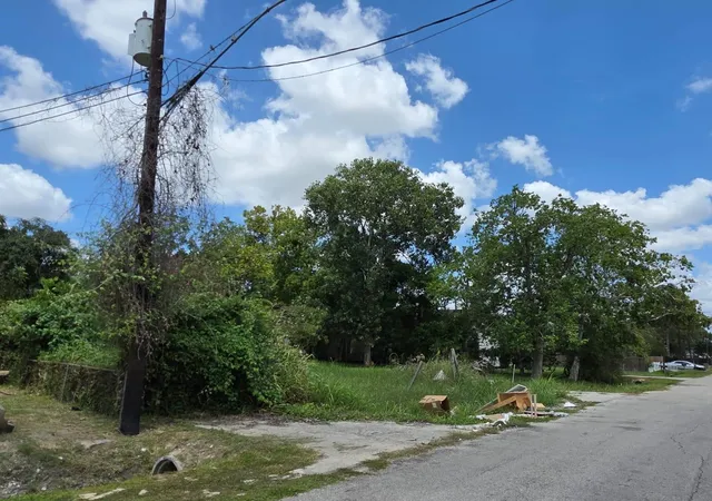 Photo 4 of Land for sale at 8914 Brandon St, Houston, TX 77051 | MLS# 79480176 | Listing updated on 2026-09-13