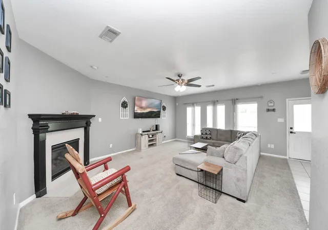 Photo 4 of Single family home for sale at 2014 Orchard Spring Dr, Pearland, TX 77581 | MLS# 8490989 | Listing updated on 2026-10-09