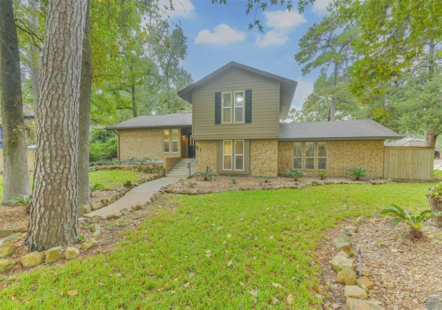 Photo 3 of Sale Pending at 91 April Wind Dr S, Montgomery, TX 77356 | MLS# 23378573 | Listing updated on 2026-10-06