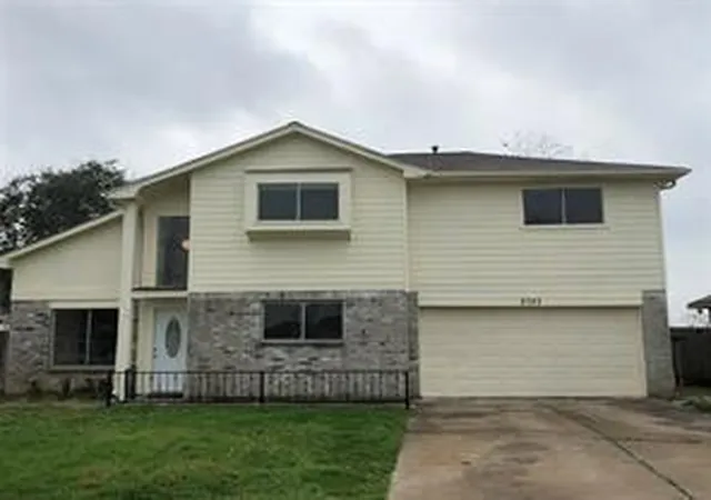 Photo 1 of Single family home for sale at 2707 Oakdale Ct, Stafford, TX 77477 | MLS# 39159614 | Listing updated on 2026-09-11