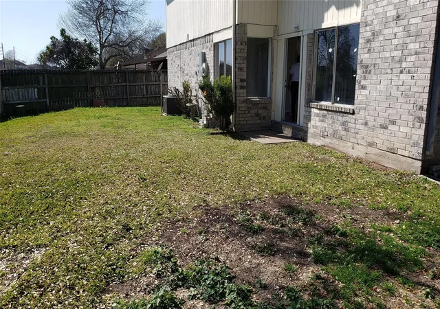Photo 3 of Single family home for sale at 2707 Oakdale Ct, Stafford, TX 77477 | MLS# 39159614 | Listing updated on 2026-09-11