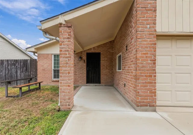 Photo 2 of Single family home for sale at 8515 Twisting Vine Ln, Houston, TX 77040 | MLS# 95523277 | Listing updated on 2026-09-14