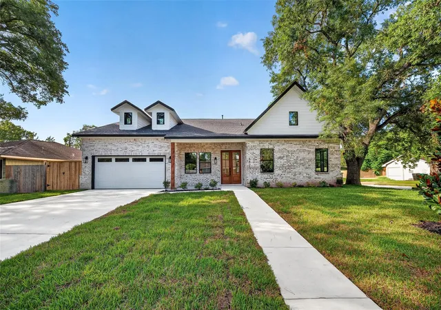 Single family home for sale at 4802 Hummingbird St, Houston, TX 77035 | MLS# 2599177 | Listing updated on 2026-09-23