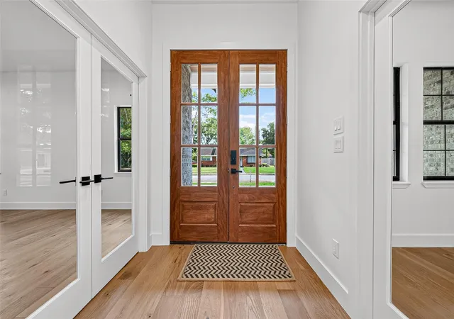 Photo 3 of Single family home for sale at 4802 Hummingbird St, Houston, TX 77035 | MLS# 2599177 | Listing updated on 2026-09-23