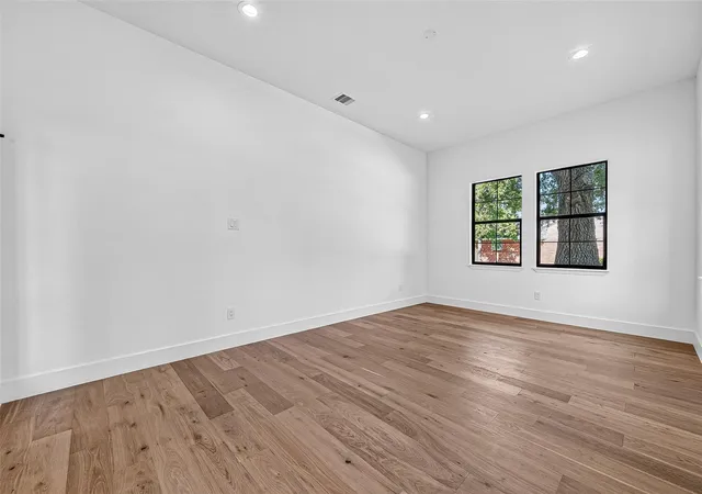 Photo 4 of Single family home for sale at 4802 Hummingbird St, Houston, TX 77035 | MLS# 2599177 | Listing updated on 2026-09-23